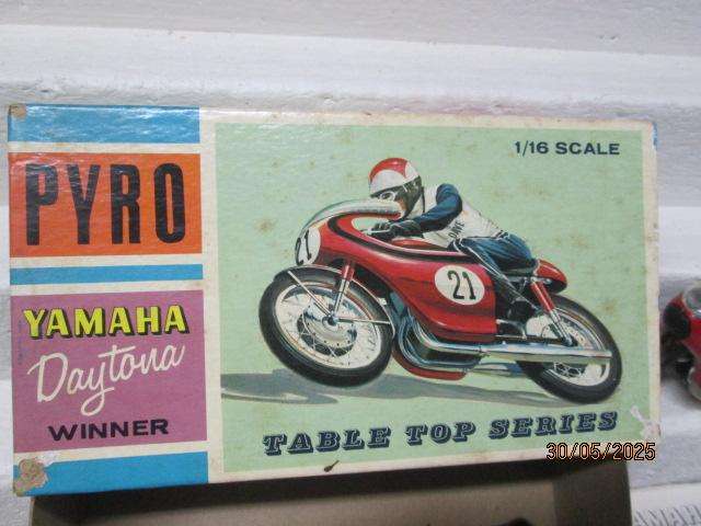 1:16 SCALE - PYRO - YAMAHA DAYTONA WINNER - KIT - BOXED