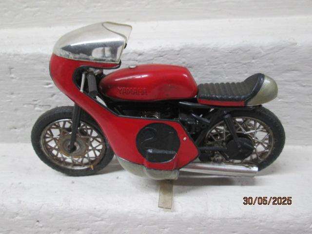 1:16 SCALE - PYRO - YAMAHA DAYTONA WINNER - KIT - BOXED