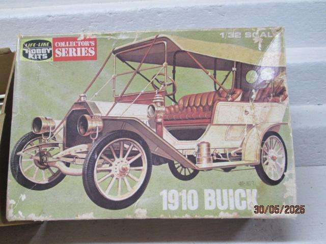 1:32 SCALE - LIFE-LIKE HOBBY KITS - 1910 BUICK - KIT - BOXED
