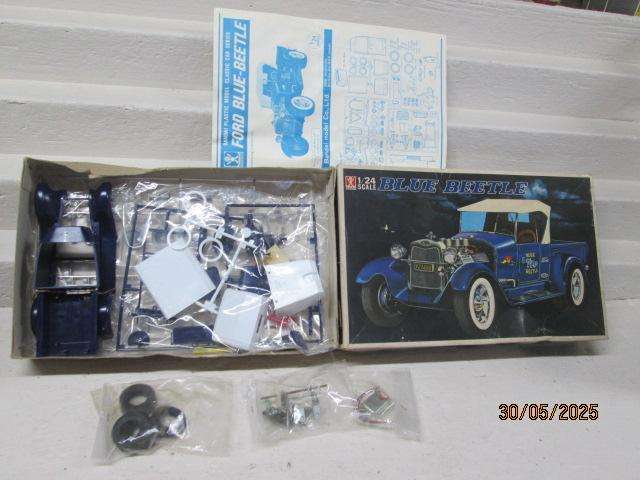 1:24 SCALE - BANDAL - FORD BLUE BEETLE - KIT - MOTORIZED -  BOXED