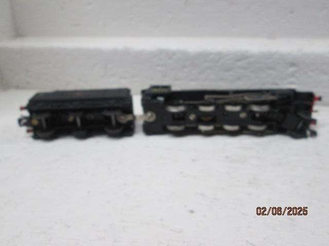 OO SCALE - HORNBY DUBLO - 2-8-0 BR - STEAM LOCOMOTIVE - 2-RAIL