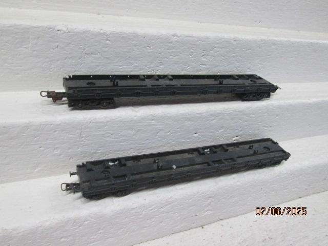 HO SCALE - LIMA - X2 FLAT CAR WAGONS