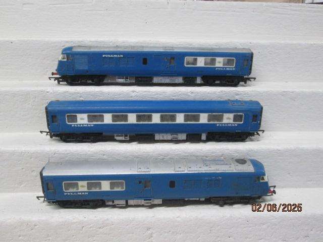 OO SCALE - TRIANG - PULLMAN - SUBURBAN SET