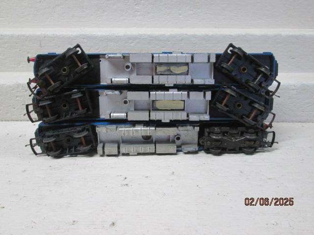 OO SCALE - TRIANG - PULLMAN - SUBURBAN SET