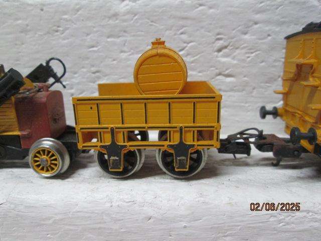 OO SCALE - HORNBY - STEVENSON ROCKET SET