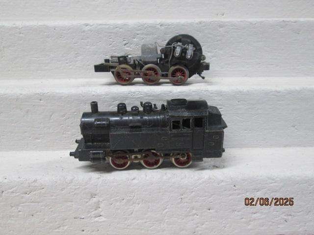 HO SCALE - LIMA - 0-6-0 STEAM LOCOMOTIVE + SPARE CHASSIS