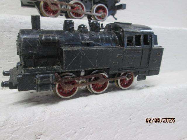 HO SCALE - LIMA - 0-6-0 STEAM LOCOMOTIVE + SPARE CHASSIS