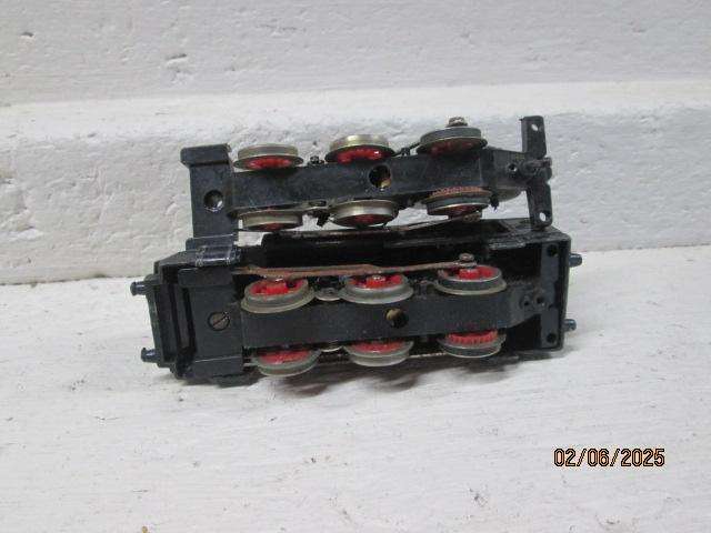 HO SCALE - LIMA - 0-6-0 STEAM LOCOMOTIVE + SPARE CHASSIS