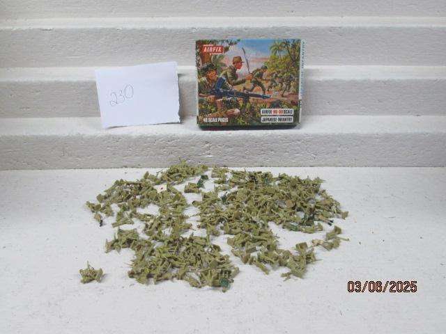 HO / OO SCALE - AIRFIX - JAPENESE INFANTRY FIGURINES - X230