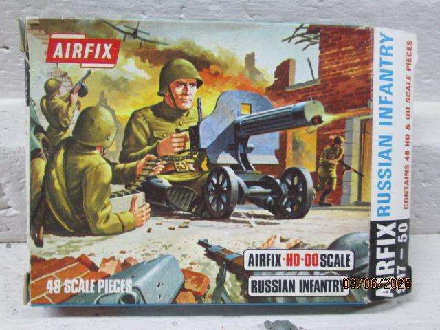 HO / OO SCALE - AIRFIX - RUSSIAN INFANTRY FIGURINES - X38