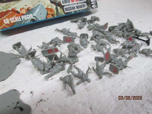 HO / OO SCALE - AIRFIX - RUSSIAN INFANTRY FIGURINES - X38