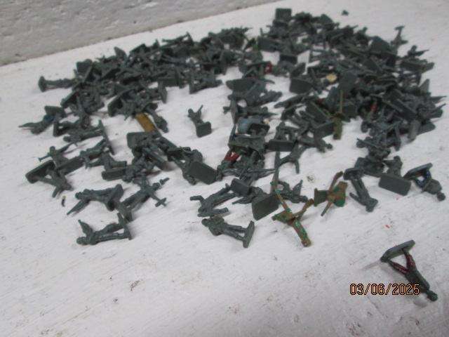 HO / OO SCALE - AIRFIX - VARIOUS MILITARY FIGURINES - X160