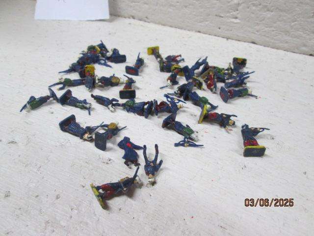 HO / OO SCALE - AIRFIX - VARIOUS MILITARY FIGURINES - X40