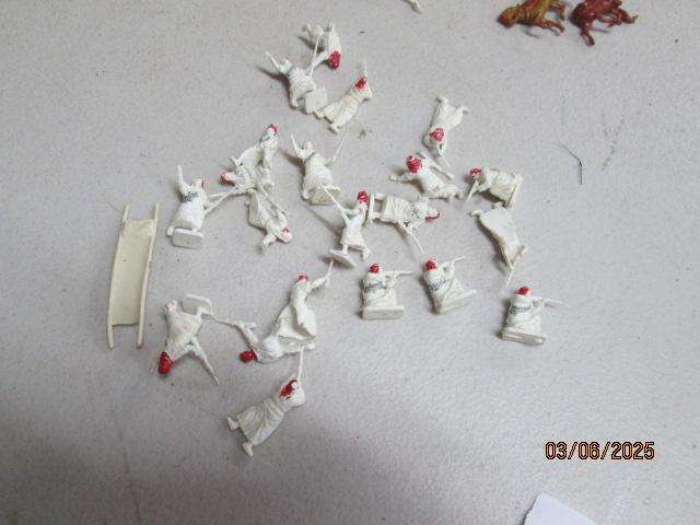 HO / OO SCALE - AIRFIX - EGYPTIAN MILITARY FIGURINES + SCENERY