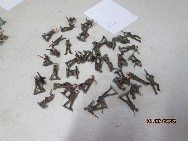 VARIOUS MILLITARY FIGURINES - X70