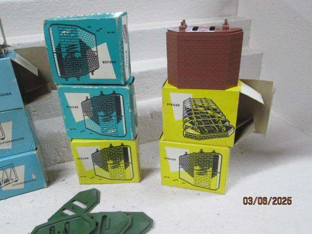 HO SCALE - MARKLIN - BRIDGES - X3 + LOTS OF BRIDGE SUPPORTS