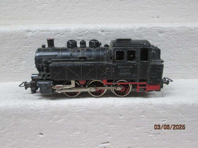 HO SCALE - MARKLIN - 0-6-0 STEAM LOCOMOTIVE