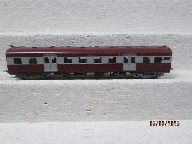 HO SCALE - LIMA - SAR - SUBURBAN - THIRD CLASS COACH