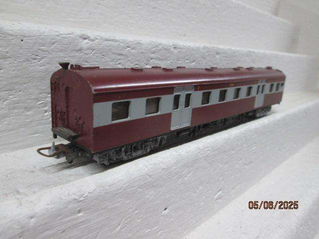 HO SCALE - LIMA - SAR - SUBURBAN - THIRD CLASS COACH