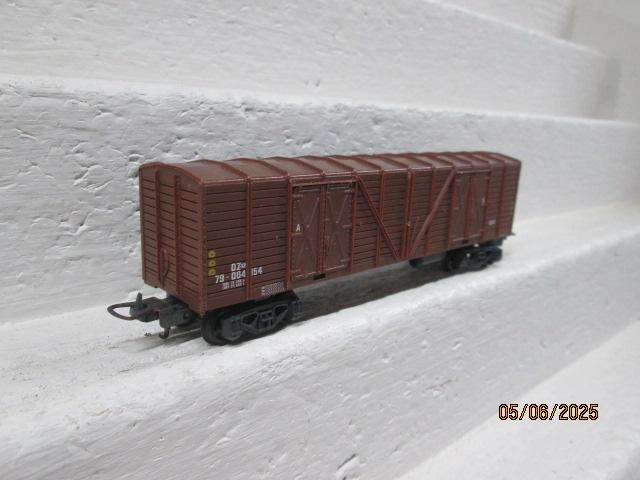 HO SCALE - LIMA - SAR - BROWN OZ BOX CAR WAGON