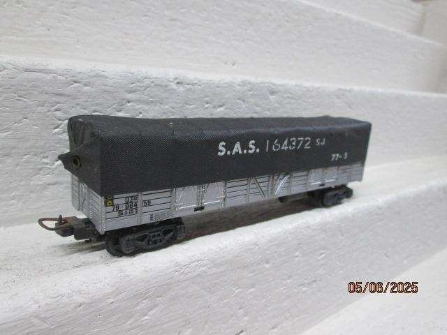HO SCALE - LIMA - SAR - SILVER OZ BOX CAR WAGON WITH TARP