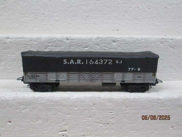 HO SCALE - LIMA - SAR - SILVER OZ BOX CAR WAGON WITH TARP