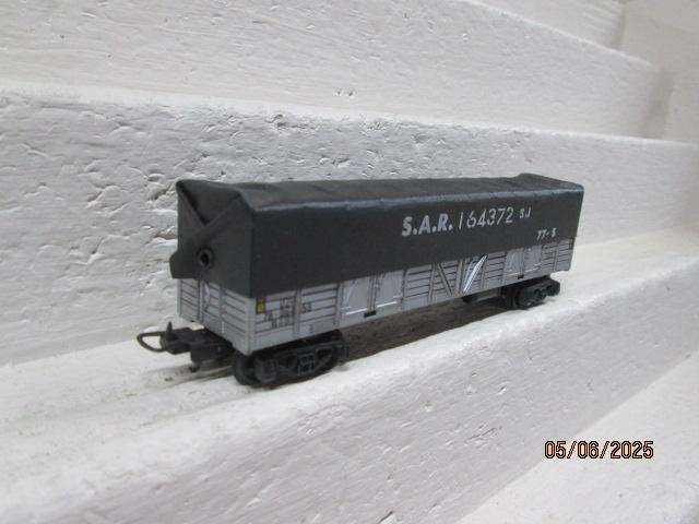 HO SCALE - LIMA - SAR - SILVER OZ BOX CAR WAGON WITH TARP