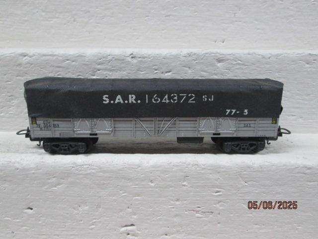 HO SCALE - LIMA - SAR - SILVER OZ BOX CAR WAGON WITH TARP