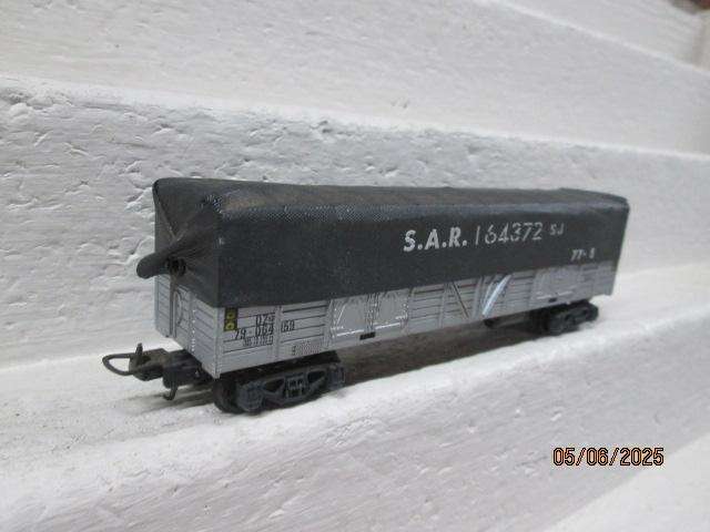 HO SCALE - LIMA - SAR - SILVER OZ BOX CAR WAGON WITH TARP