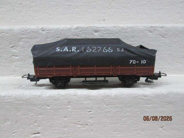 HO SCALE - LIMA - SAR - ES WAGON WITH TARP