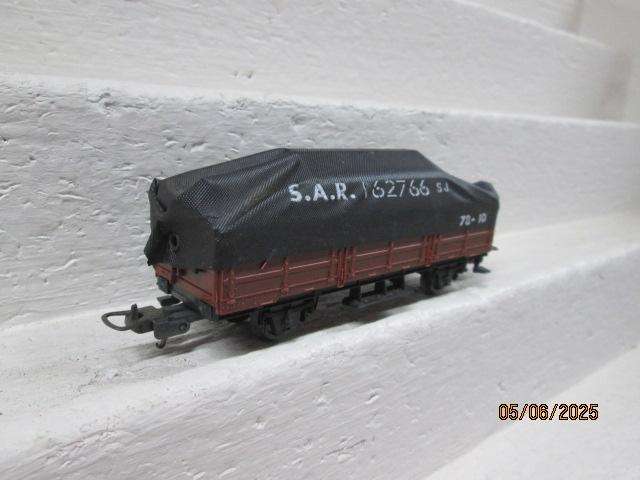 HO SCALE - LIMA - SAR - ES WAGON WITH TARP