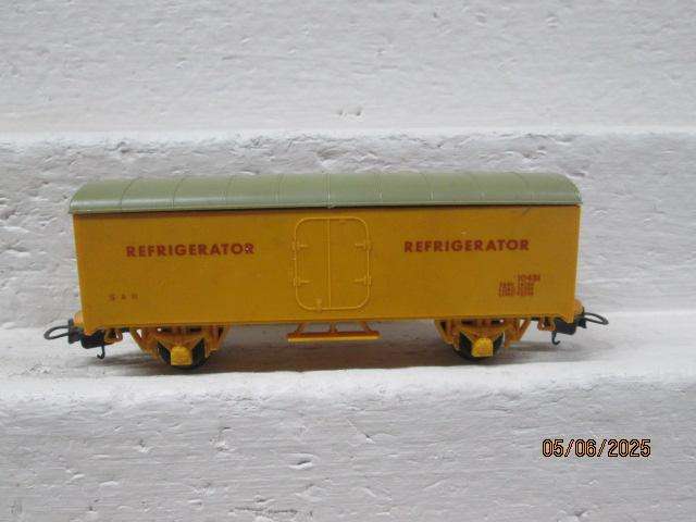 HO SCALE - LIMA - SAR - REFRIDGERATOR BOX CAR WAGON