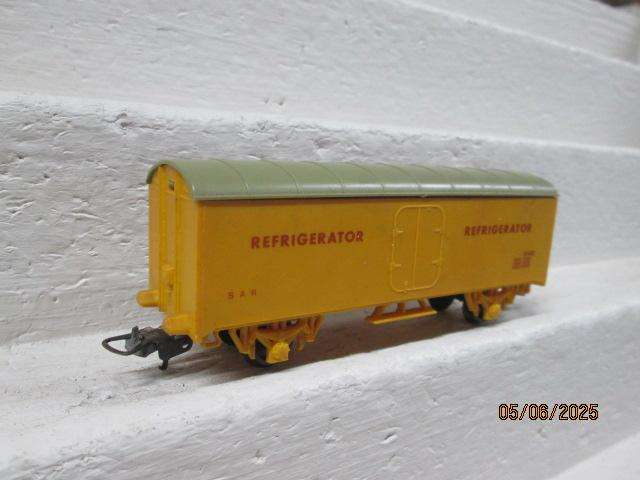 HO SCALE - LIMA - SAR - REFRIDGERATOR BOX CAR WAGON