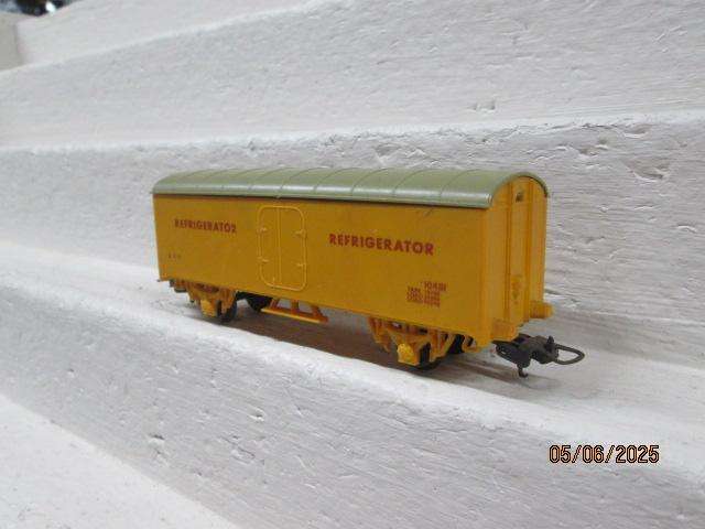 HO SCALE - LIMA - SAR - REFRIDGERATOR BOX CAR WAGON
