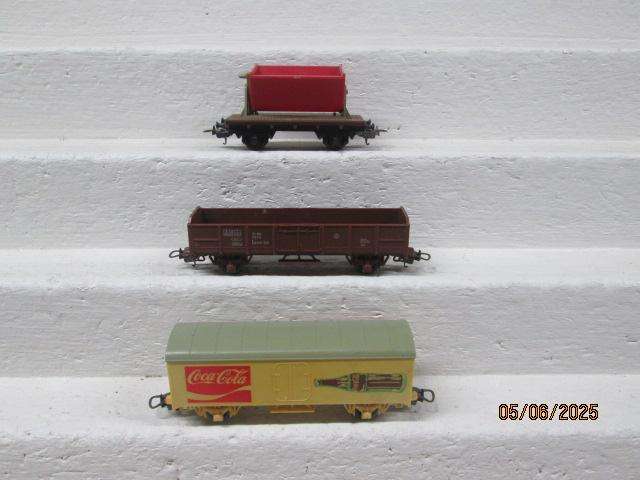 HO SCALE - LIMA - VARIOUS GOODS WAGONS - X3