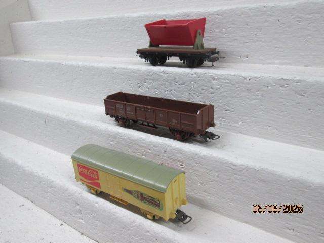 HO SCALE - LIMA - VARIOUS GOODS WAGONS - X3