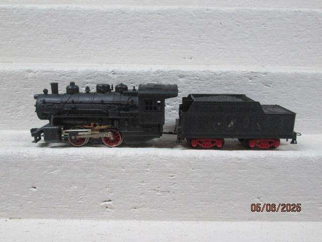 HO SCALE - LIMA - 0-4-0 STEAM LOCOMOTIVE (RED WHEELS & CHASSIS)