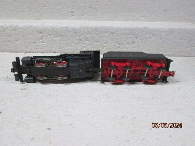 HO SCALE - LIMA - 0-4-0 STEAM LOCOMOTIVE (RED WHEELS & CHASSIS)
