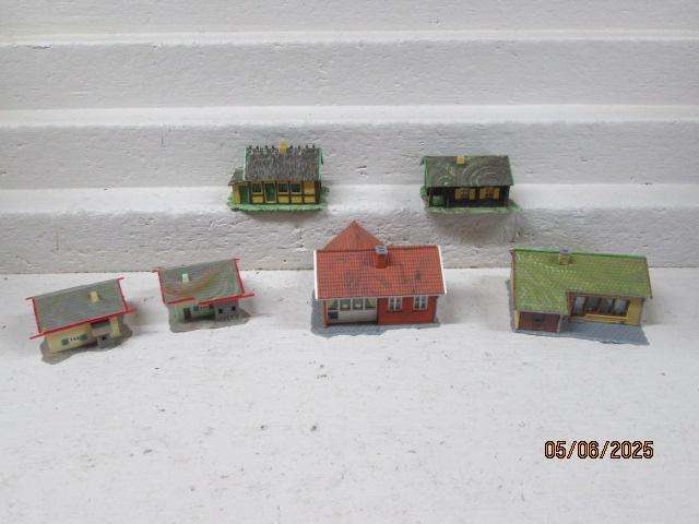 HO SCALE - VARIOUS HELJAN HOUSES - X6