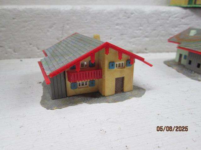 HO SCALE - VARIOUS HELJAN HOUSES - X6