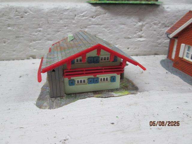 HO SCALE - VARIOUS HELJAN HOUSES - X6