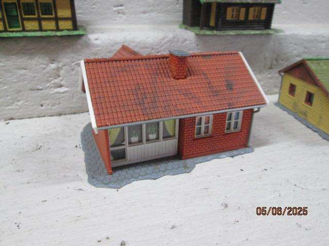HO SCALE - VARIOUS HELJAN HOUSES - X6