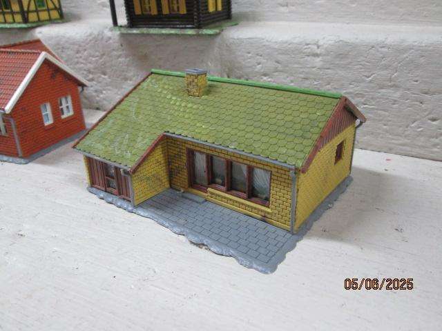 HO SCALE - VARIOUS HELJAN HOUSES - X6