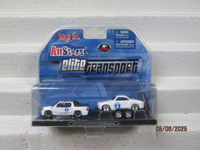 DIE CAST - MAISTO - 2007 CADILLAC BAKKIE WITH 1966 VW KARMANN GHIA ON TRAILER - BOXED