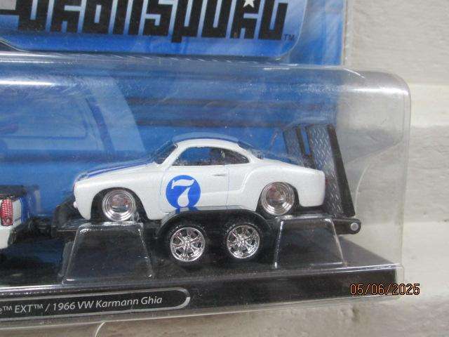 DIE CAST - MAISTO - 2007 CADILLAC BAKKIE WITH 1966 VW KARMANN GHIA ON TRAILER - BOXED