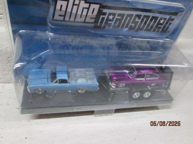 DIE CAST - MAISTO - 1969 EL-CAMINO BAKKIE WITH 1967 VW 1600 FAST BACK ON TRAILER