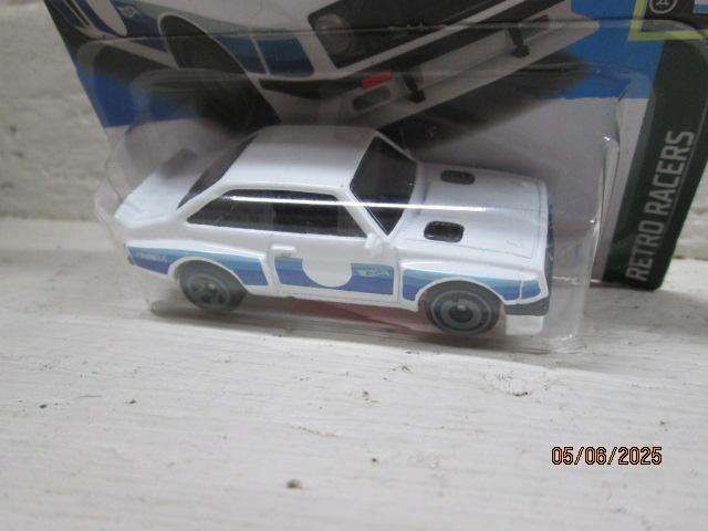 DIE CAST - HOTWHEELS - FORD ESCORT RS2000 - BOXED