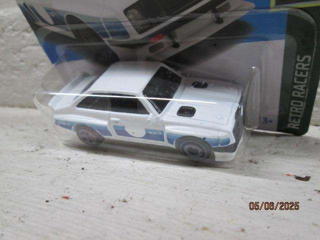 DIE CAST - HOTWHEELS - FORD ESCORT RS2000 - BOXED