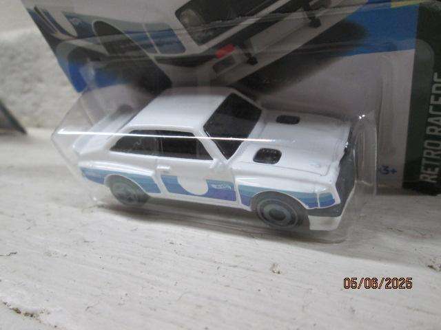 DIE CAST - HOTWHEELS - FORD ESCORT RS2000 - BOXED