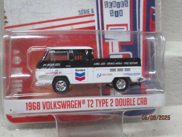 DIE CAST - GREENLIGHT COLLECTABLES - 1968 VOLKSWAGEN DOUBLE CAB - BOXED